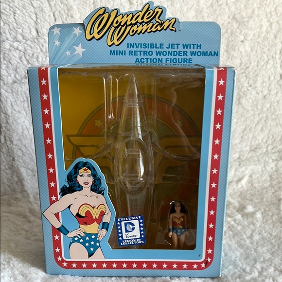 FUNKO EXCLUSIVE DC COMICS Wonder Woman Invisible Jet with Mini Figure - Picture 11 of 15